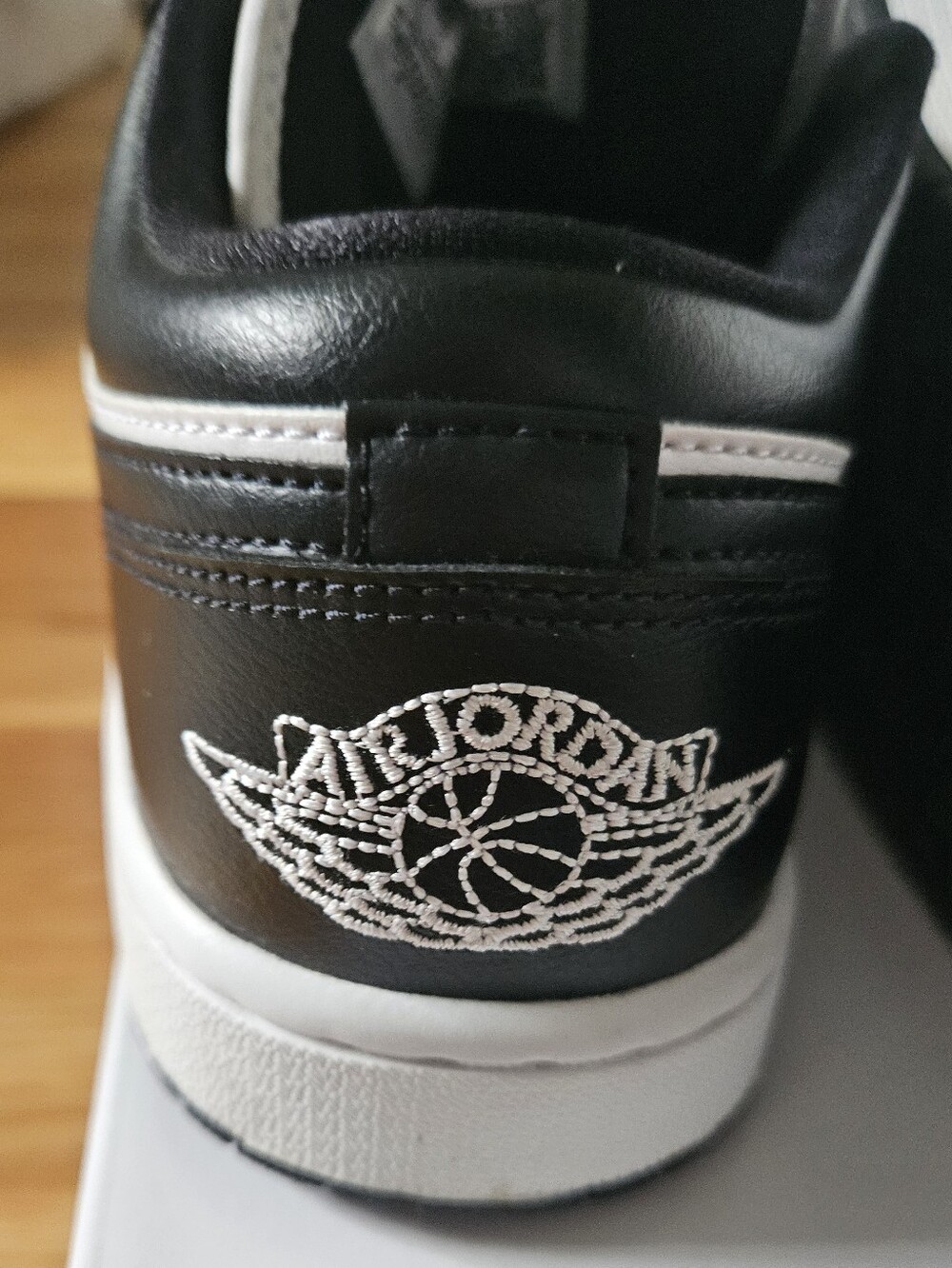 Nike Air Jordan 1 Low 'Panda' Sneakers Size 8.5 Women - Picture 8 of 9